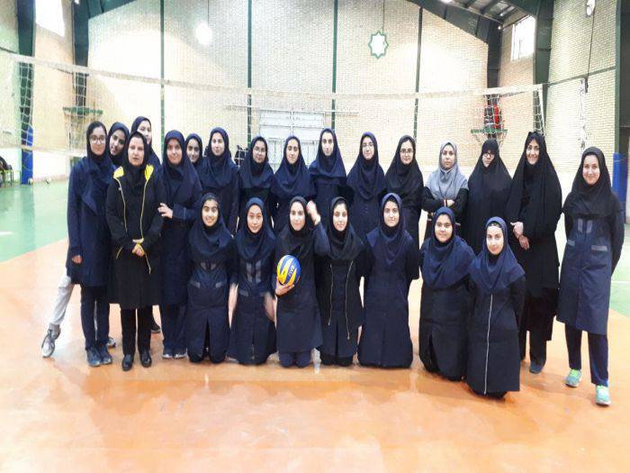برگزاری بازی دوستانه در راستای آمادگی برای مسابقات ورزشی جام فجر –  دبیرستان دخترانه دوره اول واحد ۲ – مشهد