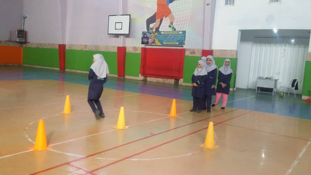 تمرینات ایستگاهی آمادگی جسمانی در زنگ ورزش-دبستان دخترانه واحد سه مشهد