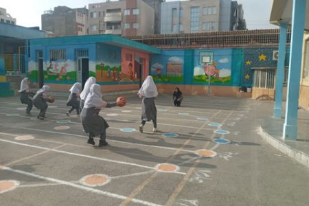 جلسه ی تمرین تیم بسکتبال آموزشگاه جهت شرکت در مسابقات ناحیه ۶ و مسابقات جام فجر – دبستان دخترانه واحد ۱